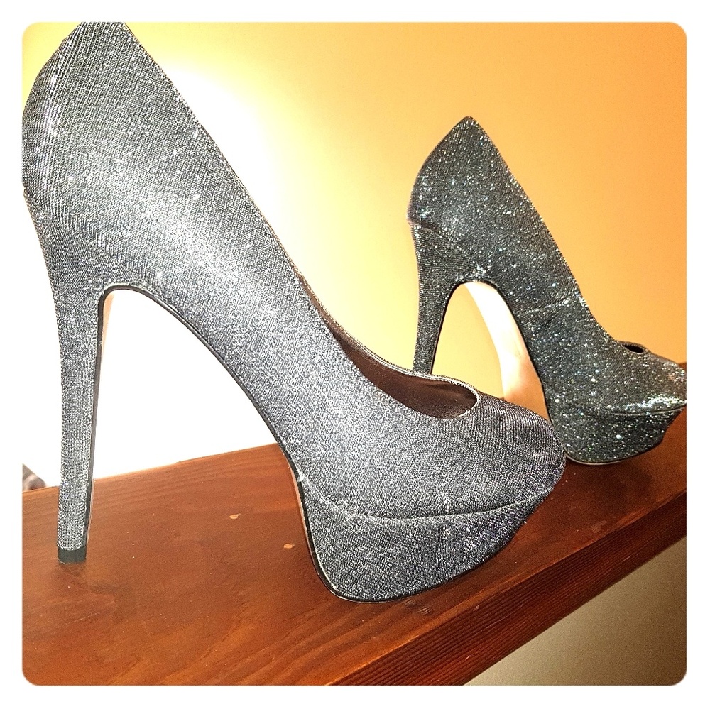 Sz 8.5 New Bakers Metallic Gray Glitter Heels